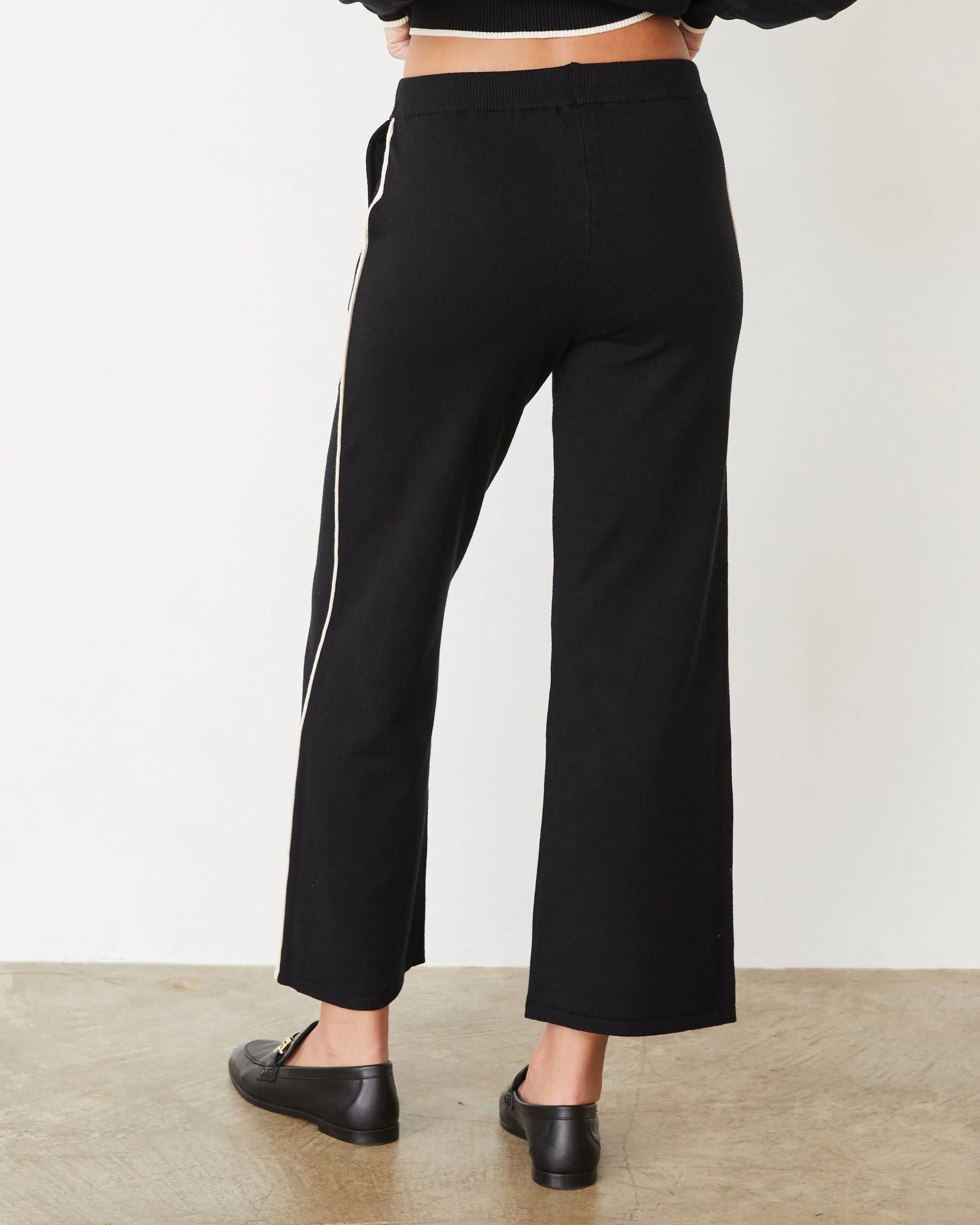 Lightknit Pant With Contrast Piping