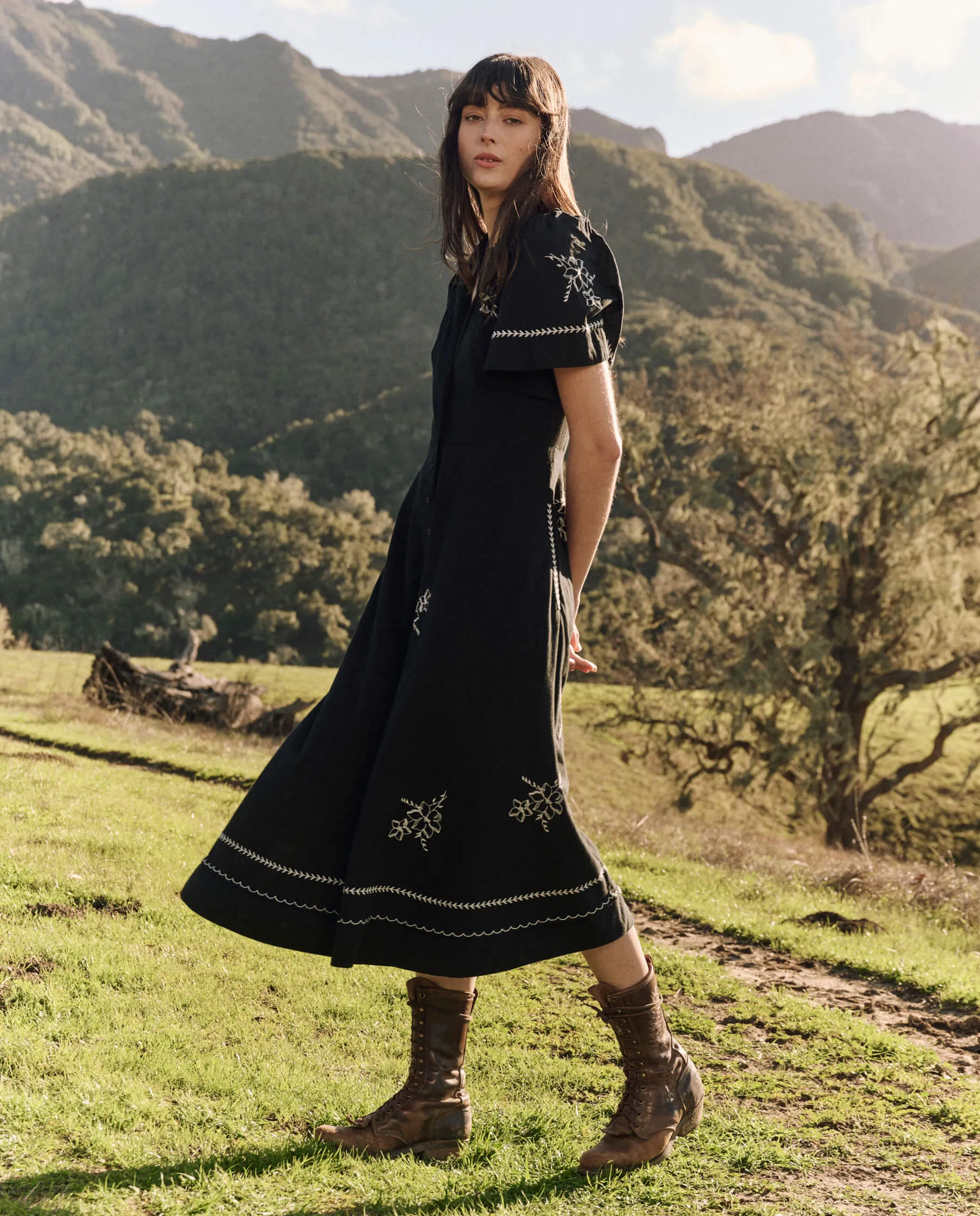 The Bridge Dress with Hanky Embroidered. -- Black