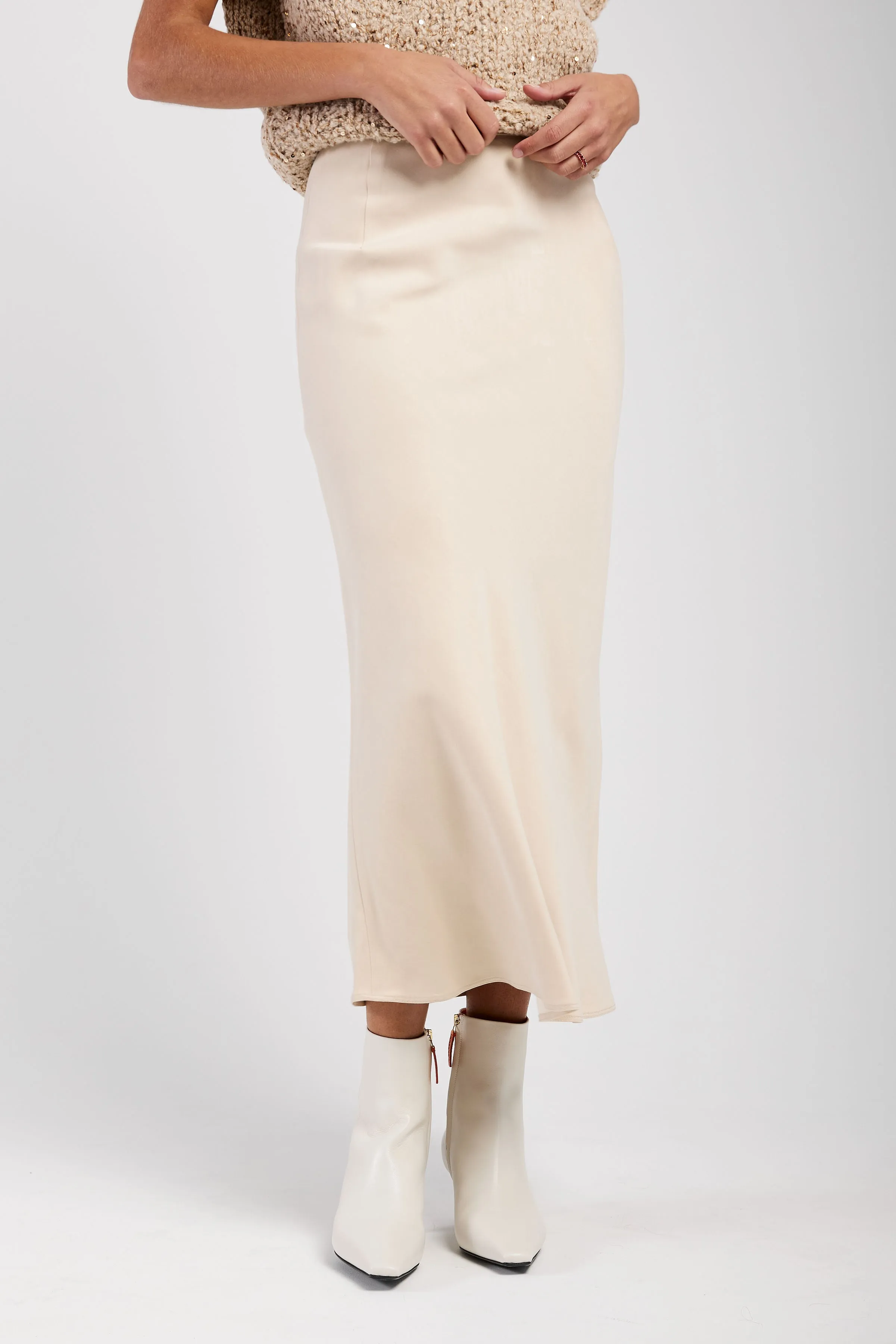 Woven Midi Skirt in Champagne